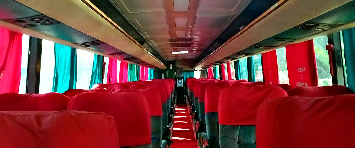 Poltronas com capa vermelha